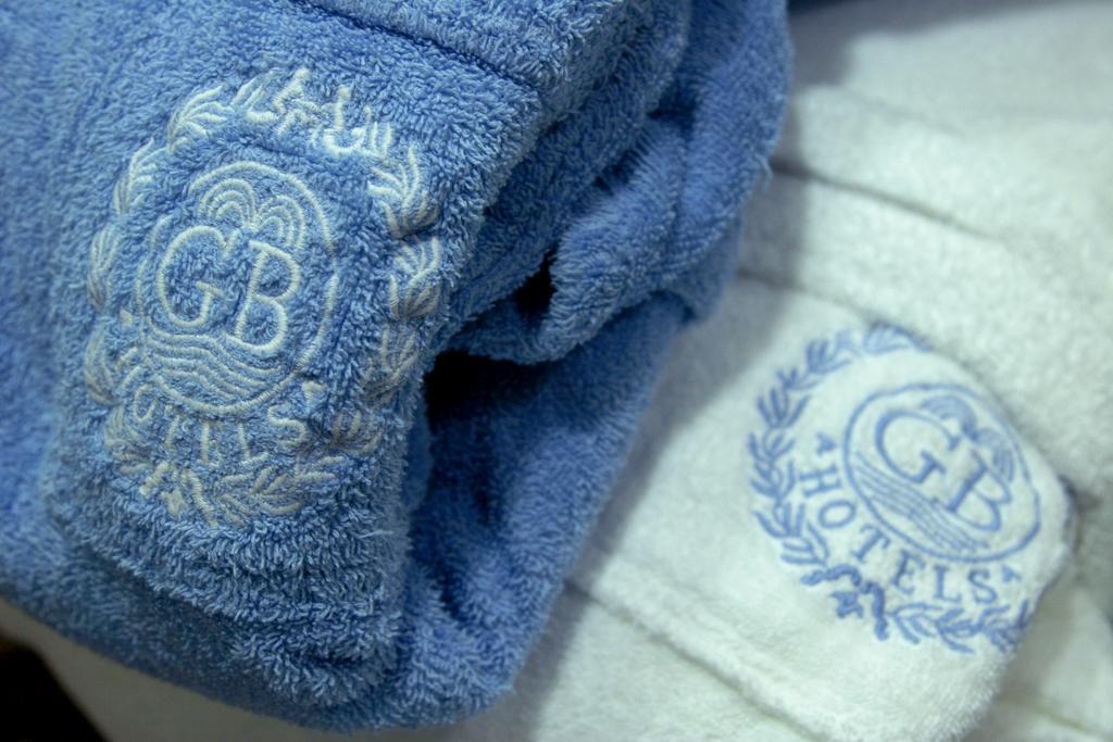 แกรนด์ โฮเทล ตริเอสเต แอนด์ วิกตอเรีย Hotel อาบาโนแตร์เม ภายนอก รูปภาพ Towels
