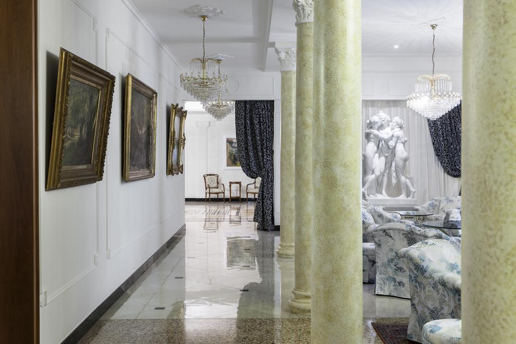 แกรนด์ โฮเทล ตริเอสเต แอนด์ วิกตอเรีย Hotel อาบาโนแตร์เม ภายนอก รูปภาพ Interior of the museum