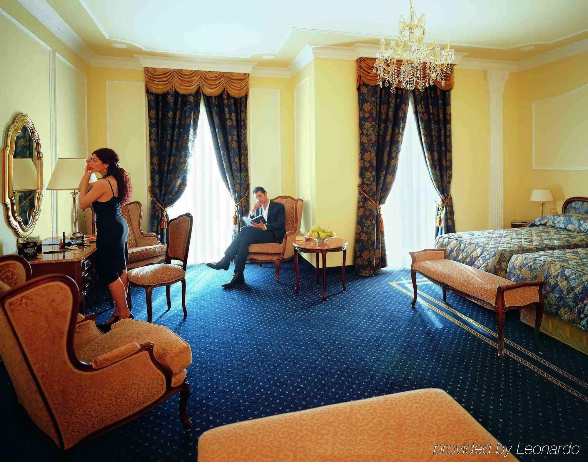 แกรนด์ โฮเทล ตริเอสเต แอนด์ วิกตอเรีย Hotel อาบาโนแตร์เม ภายนอก รูปภาพ A suite at the hotel